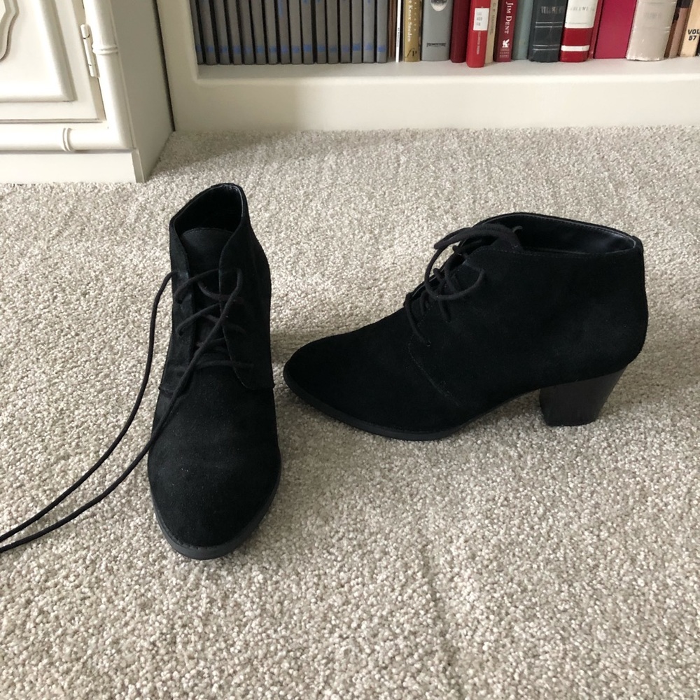 Black lace up vionic booties